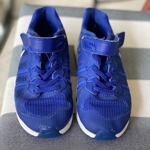 Nike max dynasty blue sneakers